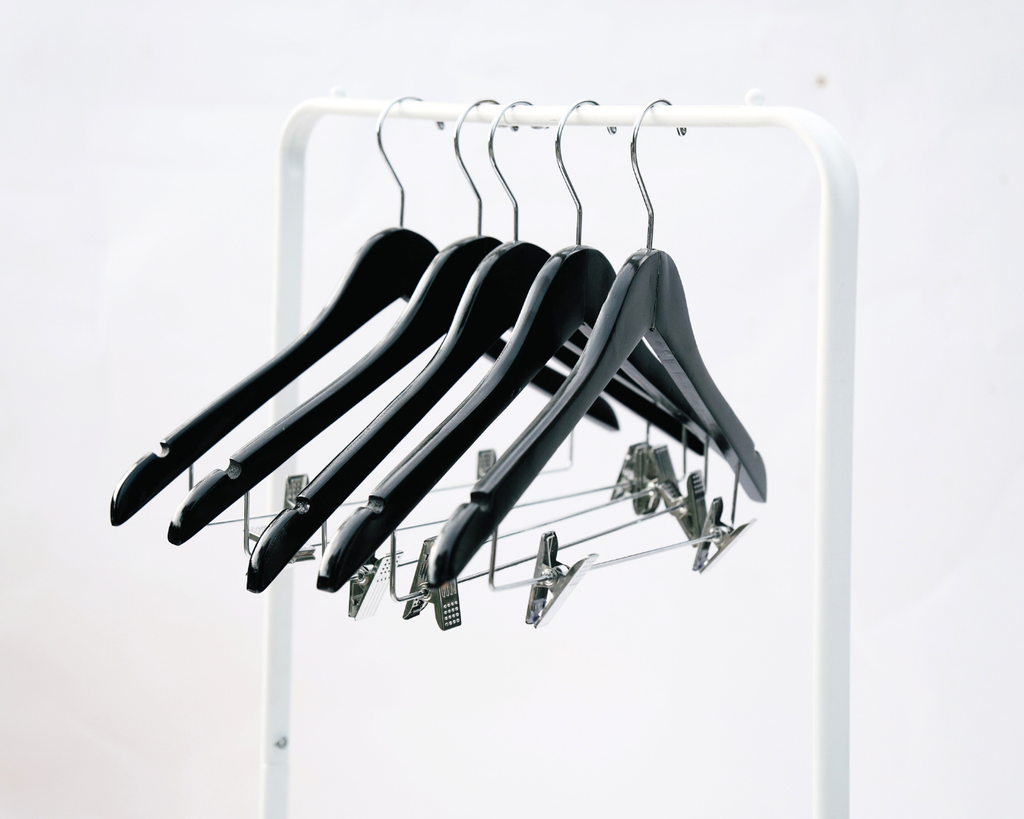 Black Hanger (Cushion Clip)