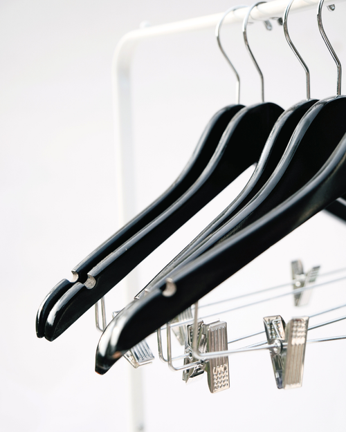 Black Hanger (Cushion Clip)