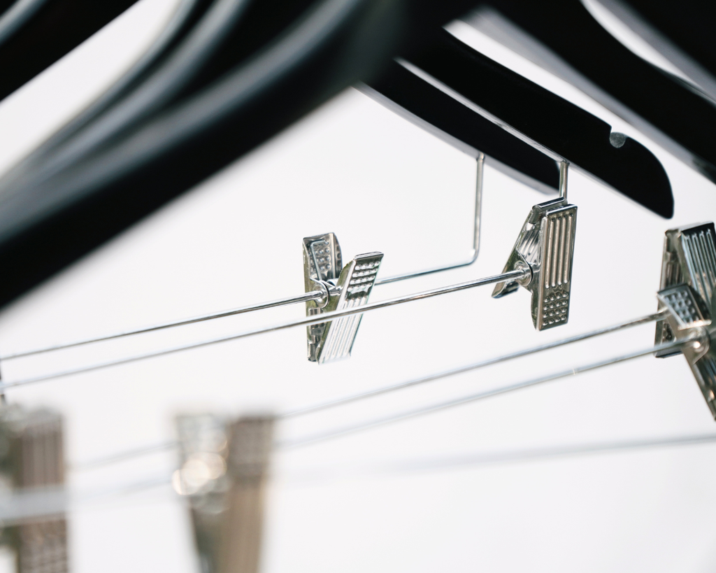 Black Hanger (Cushion Clip)